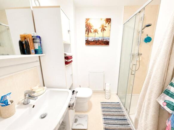 4 bed Detached for sale Image 12