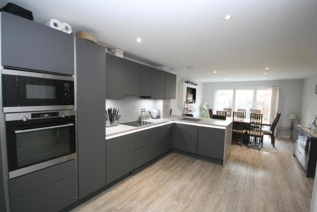 Kitchen Dining Room.JPG