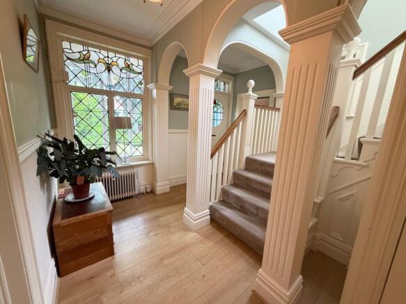 5 bed Semi-Detached for sale Image 6