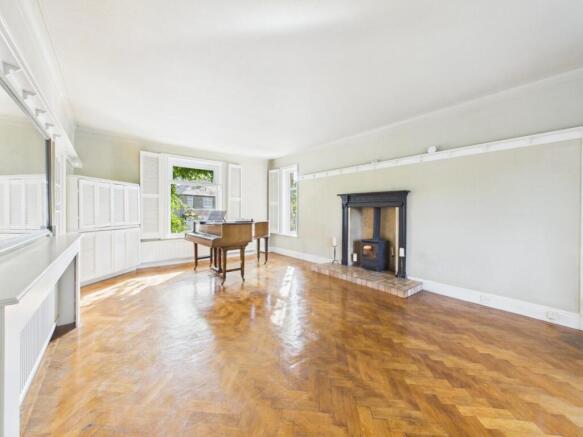 4 bed Semi-Detached for sale Image 6