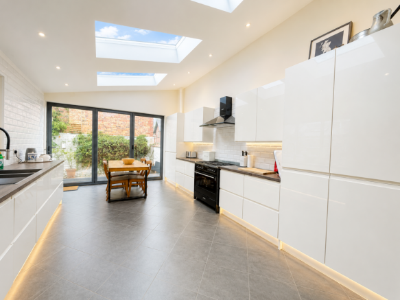 6 bed Terraced for sale Image 9
