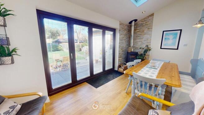 4 bed Semi-Detached for sale Image 8