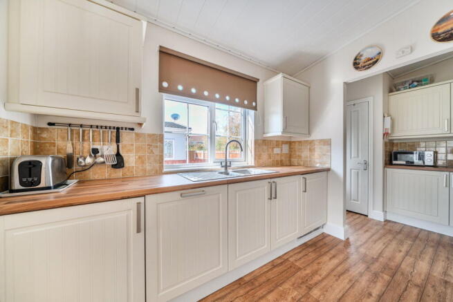 2 bed Park Home for sale Image 5
