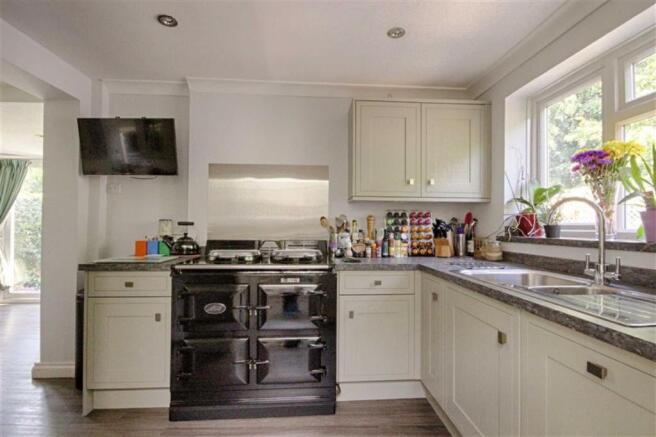 KITCHEN/BREAKFAST RO