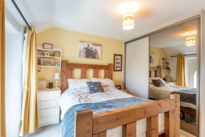 Bedroom 1- 3.jpg