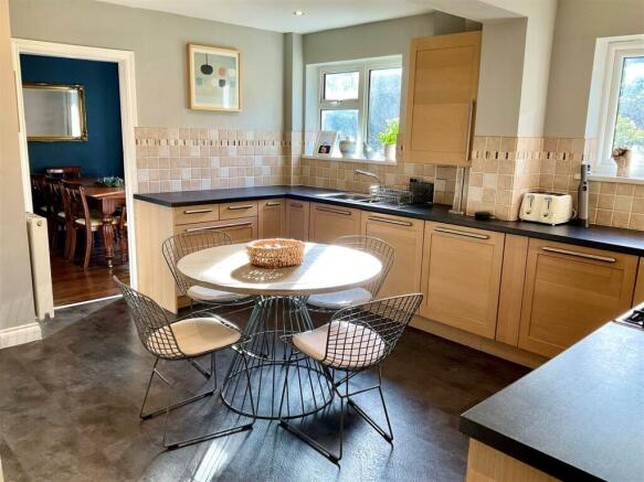 Kitchen pic3.jpg