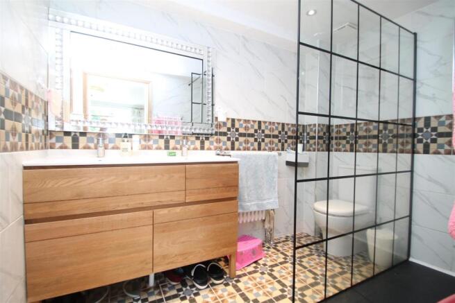 En Suite Shower Room