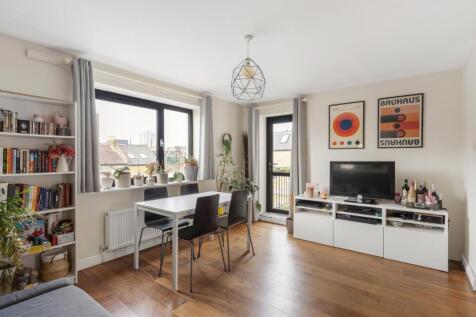 Beauchamp Road,
Clapham Junction, SW11