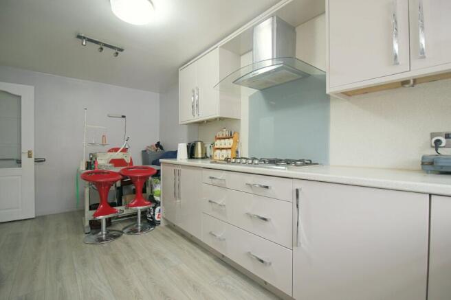 5 bed Semi-Detached for sale Image 12