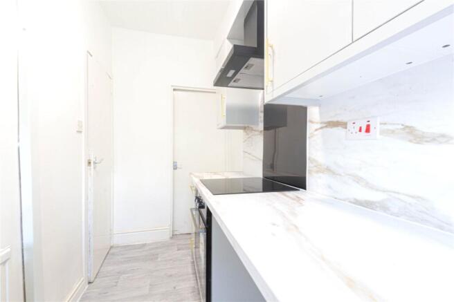 2 bed Terraced to rent Image 4