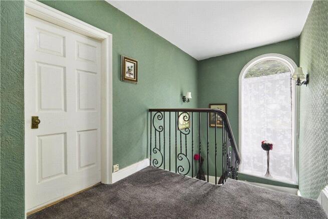5 bed Detached for sale Image 10