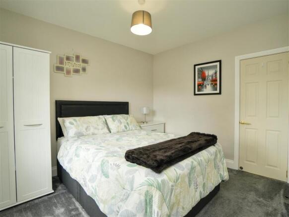 4 bed Detached for sale Image 11