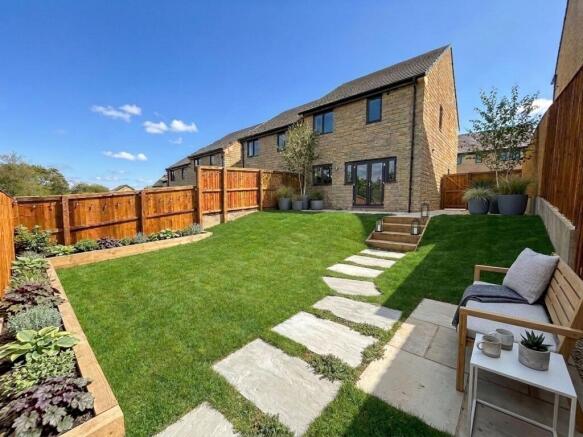 3 bed Semi-Detached for sale Image 12