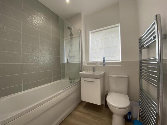 2 bed Detached Bungalow to rent Image 7