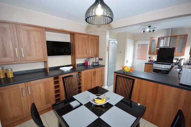 Fitted Kitchen/Di...