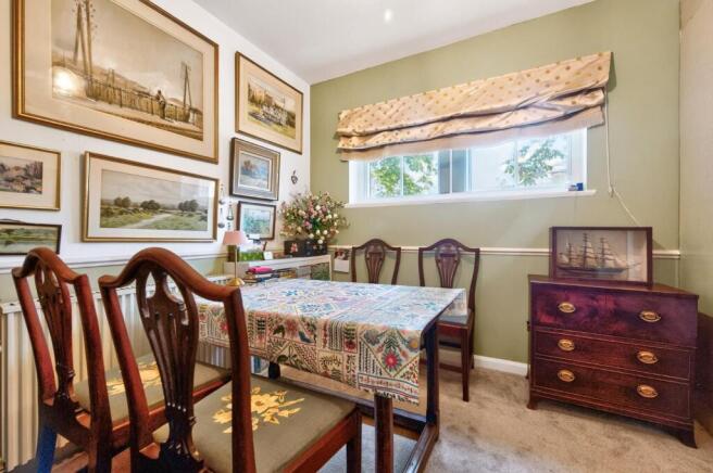 2 bed House for sale Image 5