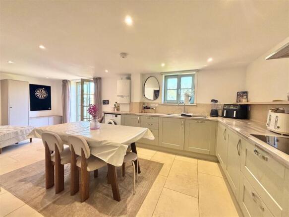 Kitchen/Dining Area