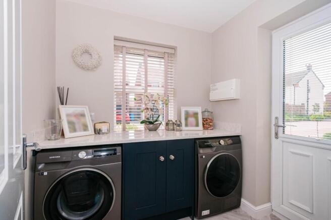 4 bed House for sale Image 12