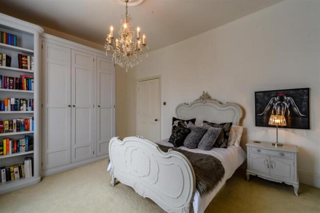 8424613-interior53.jpg