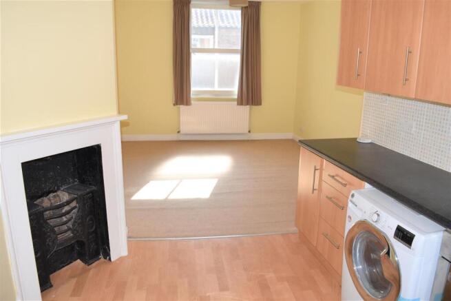 3 bed Flat for sale Image 8