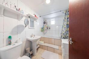 Flat 1, Redbridge House, Roding Lane South, Ilford IG4 5PA