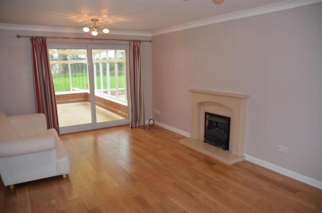 Lounge/Dining Room