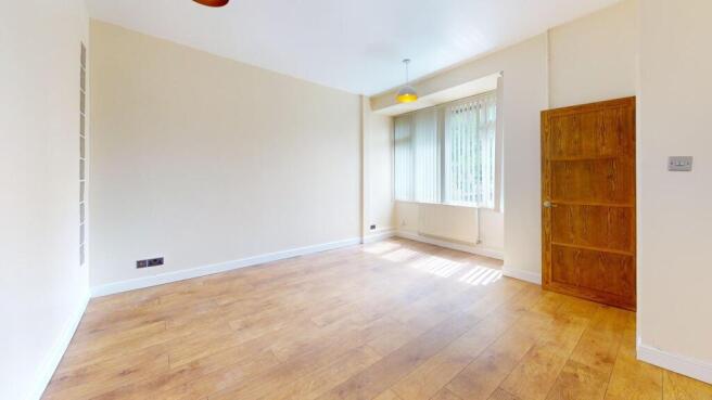 39-Wingfield-Gardens-Bedroom.jpg