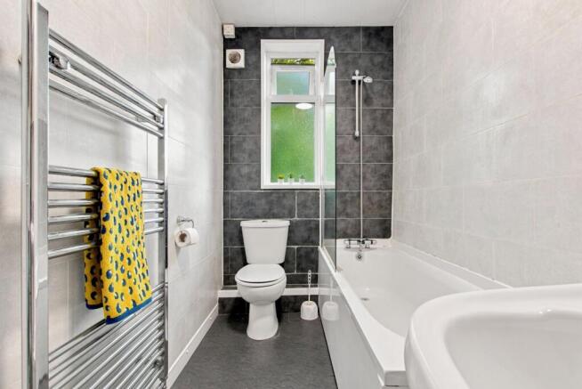 5 bed House to rent Image 8