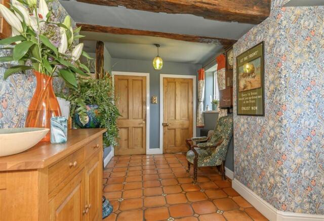 5 bed Detached for sale Image 8
