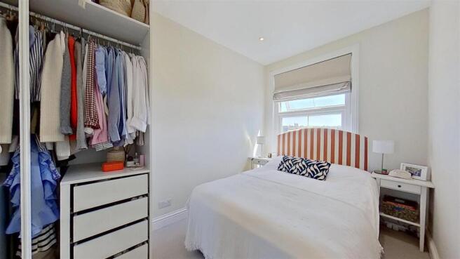 Garratt-Lane-Earlsfield-London-SW18-06222026_19511