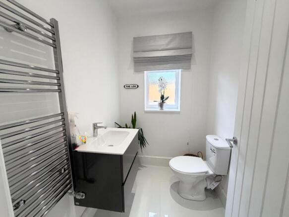 4 bed Semi-Detached for sale Image 6