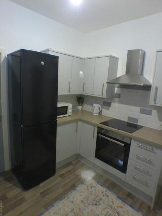 2 bed Terraced to rent Image 6