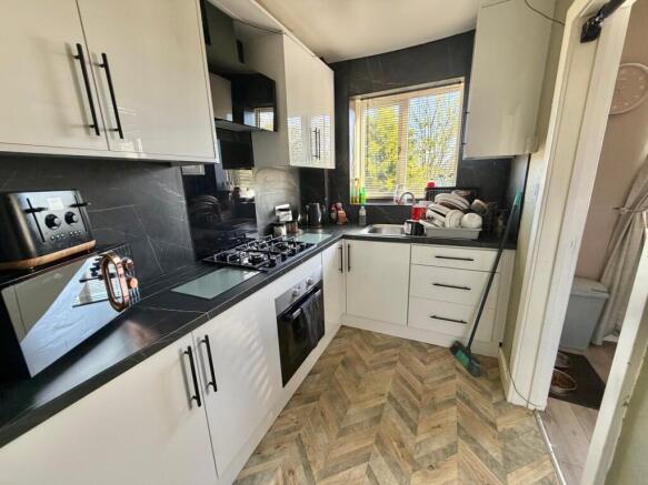 2 bed Semi-Detached for sale Image 4