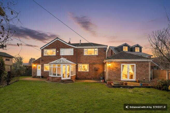 5 bed Detached for sale Image 5