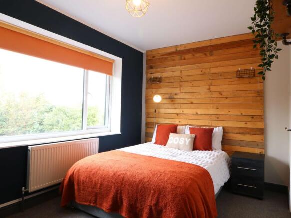 14 Haydon Road Room 6.JPG