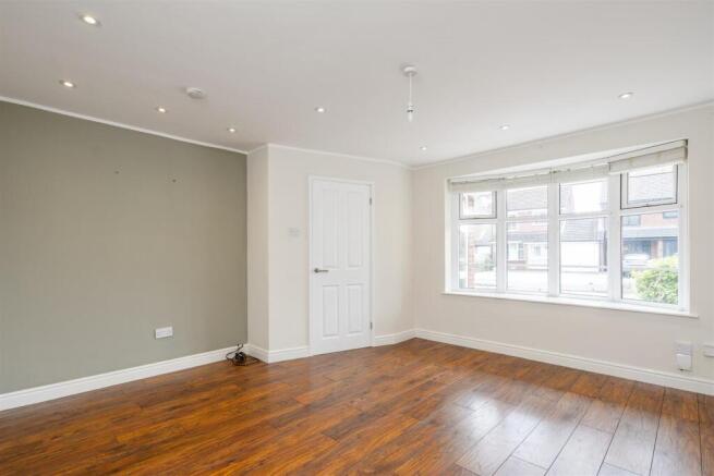 37 Hall Dale Close_7.jpg