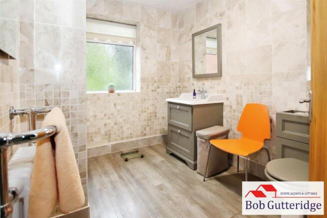 FIRST FLOOR SHOWER ROOM