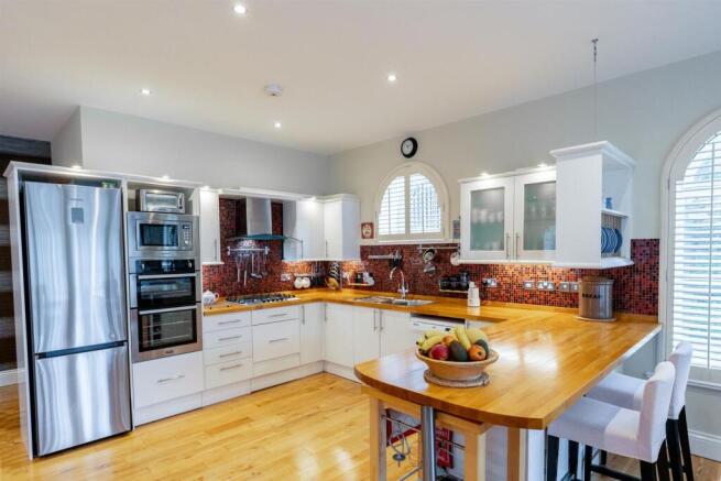 2 bed Town House for sale Image 12