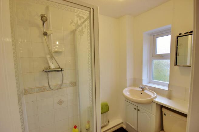 Ensuite to Bed 1