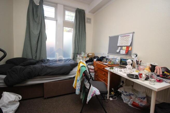 8 bed Terraced to rent Image 5