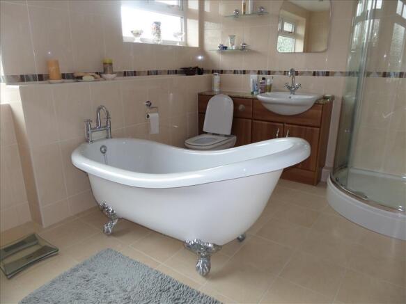 FAMILY BATHROOM