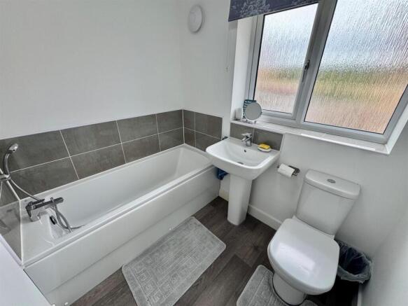 3 bed Semi-Detached for sale Image 11
