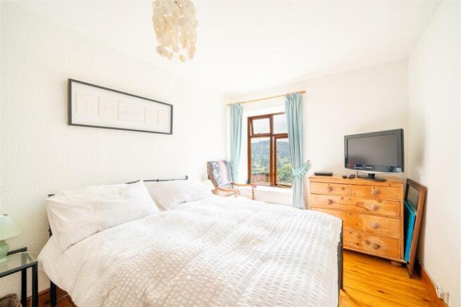 Bedroom 1-2.jpg