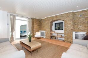 Flat A, 16, Pembridge Gardens, London W2 4DU