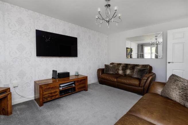 4 bed Detached for sale Image 7