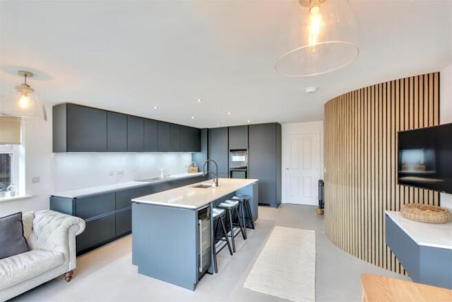 Kitchen_1.jpeg