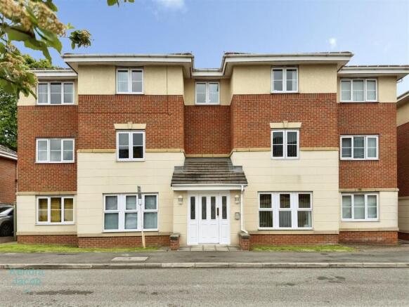 2 bed Apartment for sale Image 11