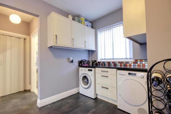 4 bed Detached Bungalow for sale Image 11
