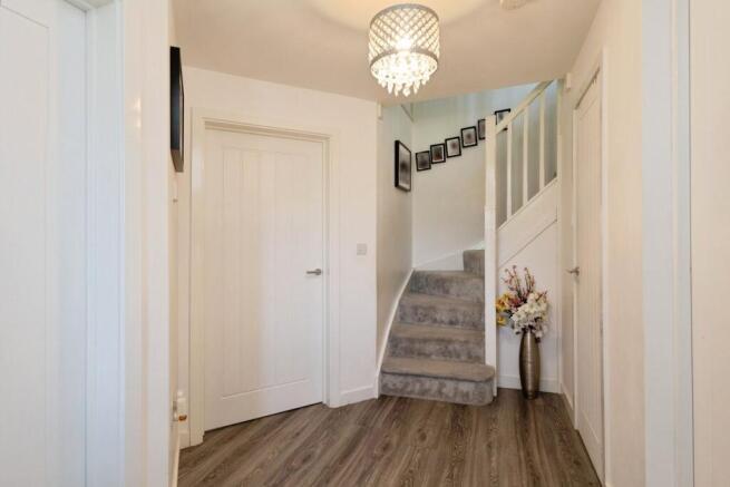 5 bed Detached for sale Image 11