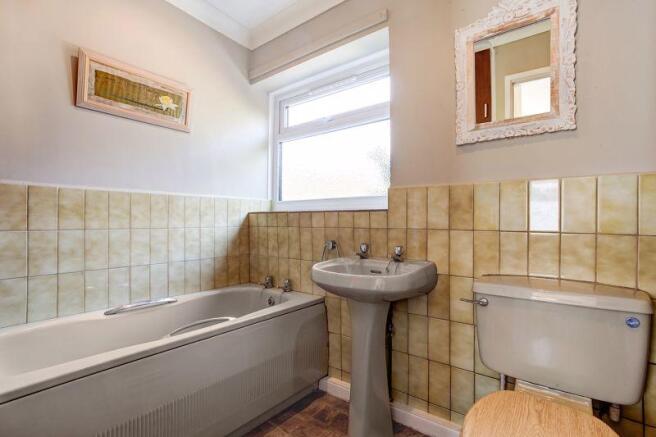 ENSUITE BATHROOM